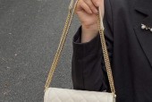 苹果手机专用小包包有哪些特点？如何选择合适的款式？