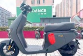 F90M原厂充电器的电压是多少？