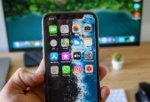 轻松学会开启iPhone手机的操作技巧（掌握iPhone开机秘籍，让操作更简单）