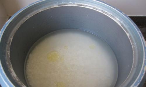 电饭煲蒸米饭溢出的原因及解决方法（探寻电饭煲蒸米饭溢出的问题根源）  第1张