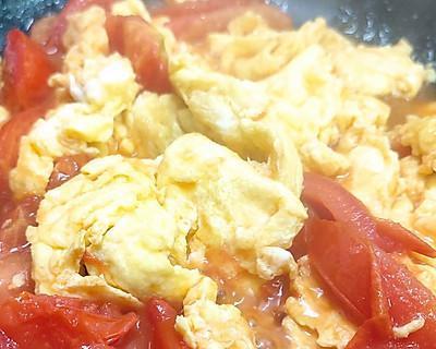 西红柿炒鸡蛋怎样炒好吃又简单（轻松掌握西红柿炒鸡蛋的炒制技巧）  第2张