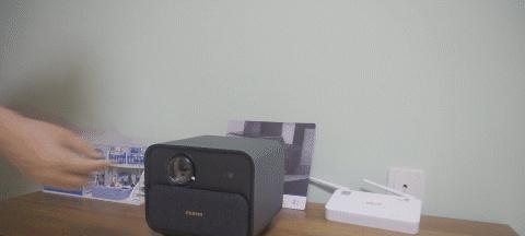 如何解决以旧投影仪发暗问题（让您的投影效果再现光明）  第1张