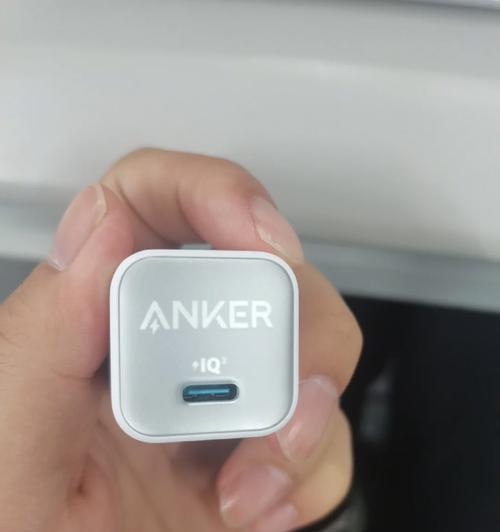 带苹果标志的充电器头有何特别？  第1张