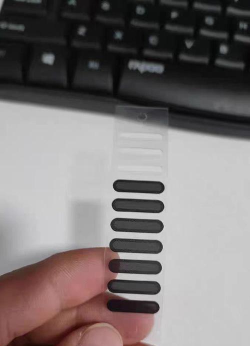 手机外用摄像头防尘贴的正确使用方法是什么？使用时应注意什么？  第1张