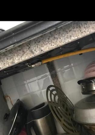 华亿热水器主板拆卸步骤？  第2张