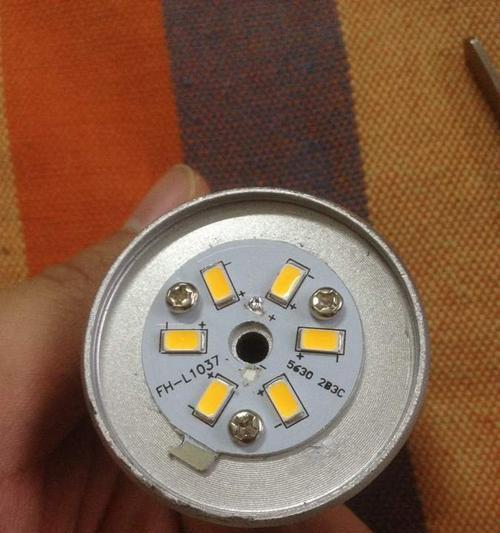手机充电器灯泡有何用途？  第2张