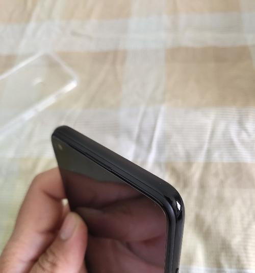 苹果手机边框出现4条线是什么原因？如何解决这一问题？  第2张