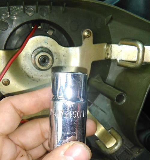 手机三脚架夹板金属怎么拆？拆卸过程中遇到问题如何解决？  第2张
