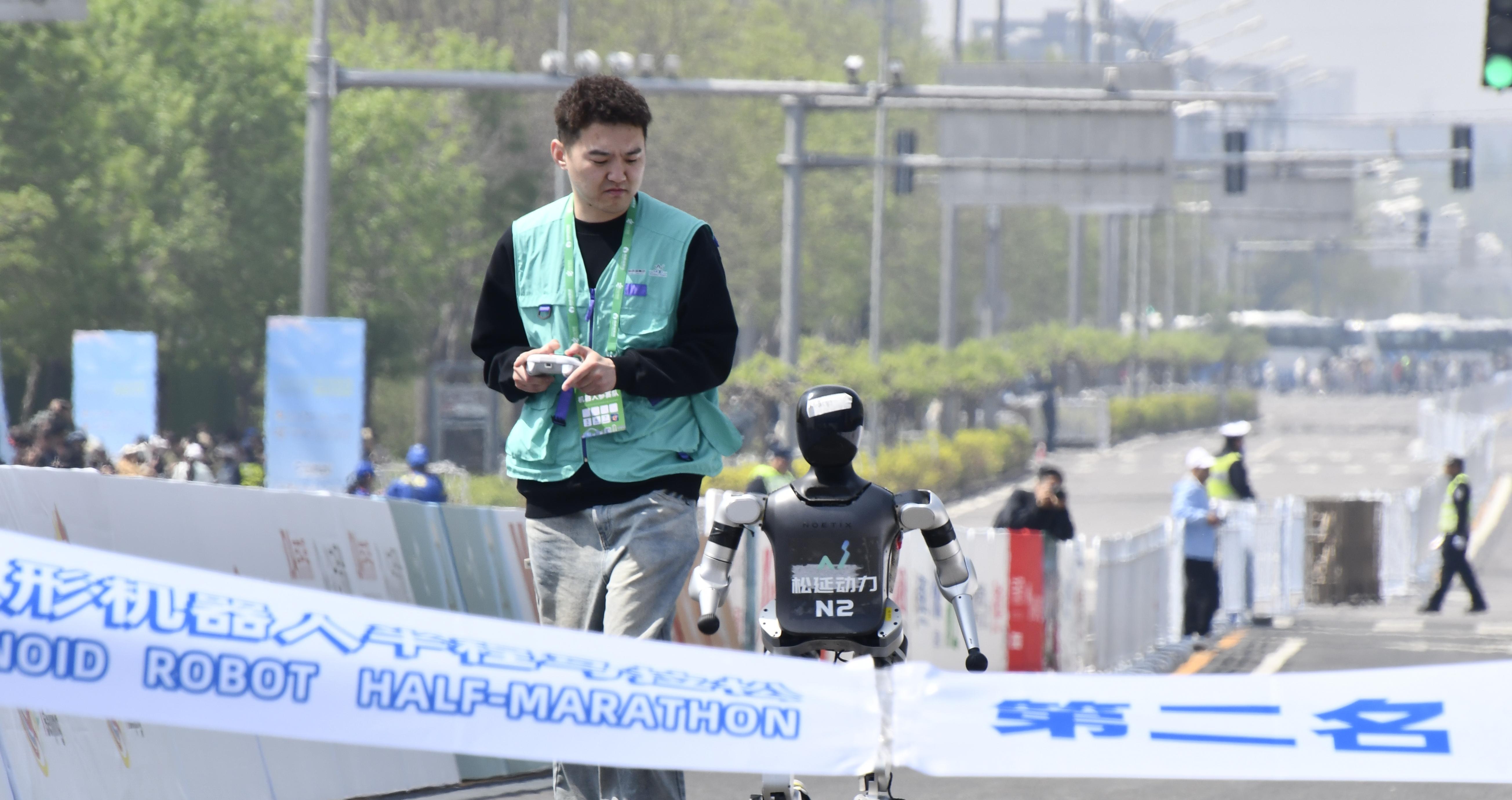 人工智能革命近在眼前｜向“智”！中国机器人“跑”起来  第5张