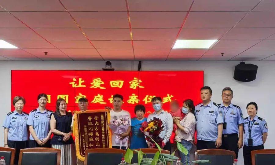 4岁男童在上海火车站走失！31年后，他用1个举动找到亲生父母  第2张