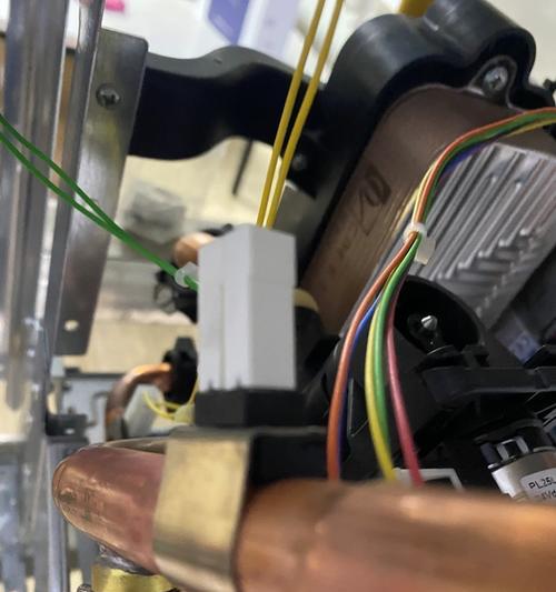 如何给主板加个温度传感器？需要哪些工具和步骤？  第2张