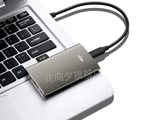 固态硬盘镭射贴怎么贴的？贴法有哪些讲究？  第2张