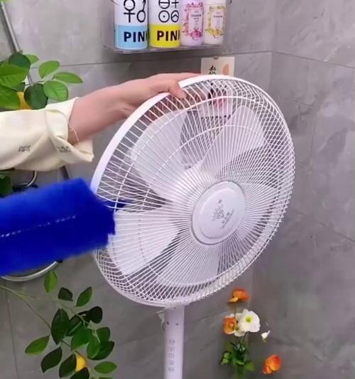 电脑风扇用刷子清理的正确方法？  第1张