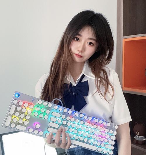 会发光的键盘银色部分有何特殊？  第1张