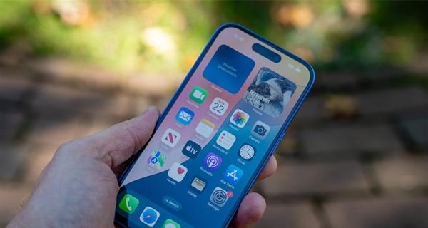 6.1英寸时代终结！iPhone 17屏幕敲定：苹果史上最大标准版，与Pro版一致  第2张