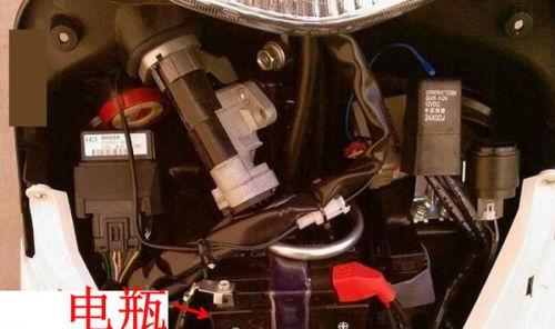 电瓶车8字大灯拆卸步骤是什么？  第2张