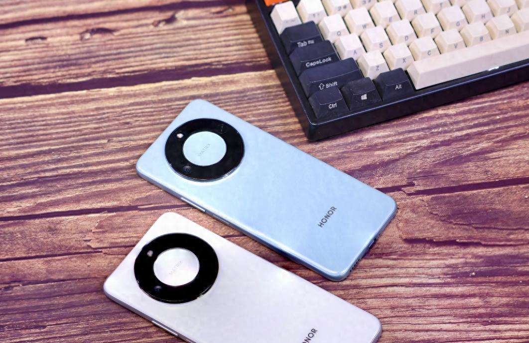 512GB+8300mAh！荣耀新机曝光：7月中下旬，正式发布！  第1张