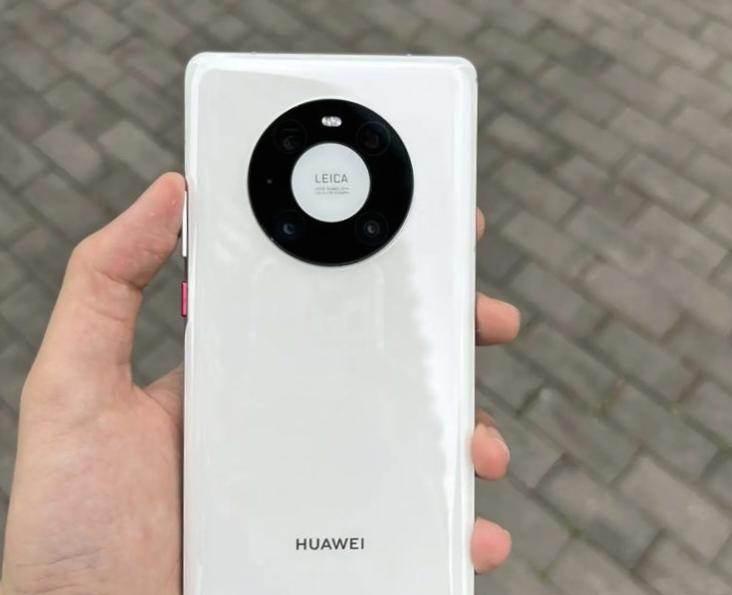 华为老机型还能用多久？系统更新卡脖子，用户纠结换机难题  第2张