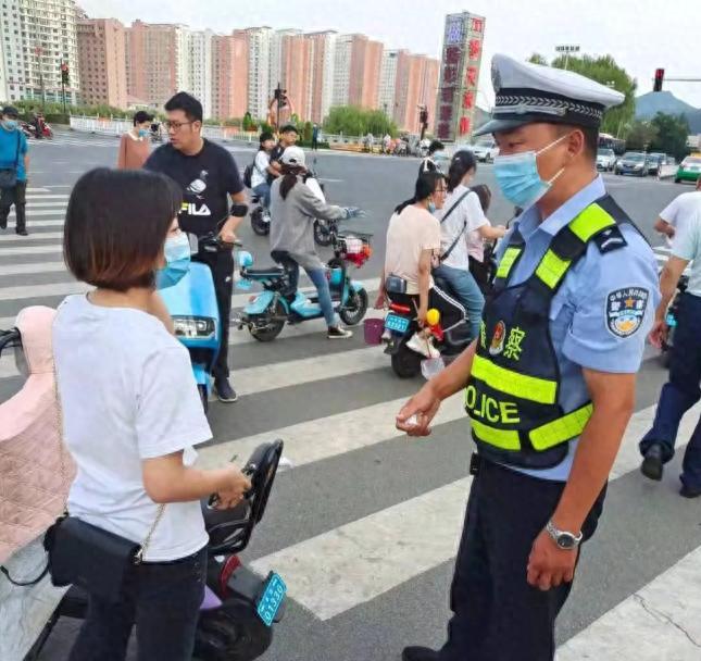 电动车新规倒计时！上路满足“2不装3不改”新要求，已有多人被罚  第1张