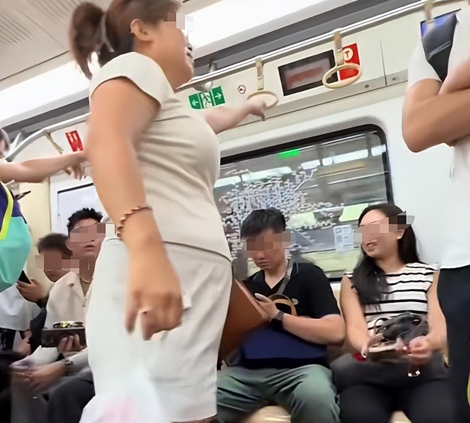 女子地铁中英文骂人续：讽刺素质不如美国，嘴脸嚣张，目击者发声  第11张