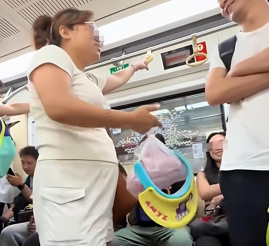 女子地铁中英文骂人续：讽刺素质不如美国，嘴脸嚣张，目击者发声  第17张