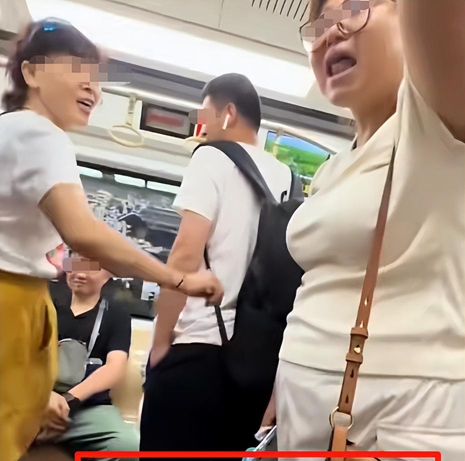 女子地铁中英文骂人续：讽刺素质不如美国，嘴脸嚣张，目击者发声  第25张