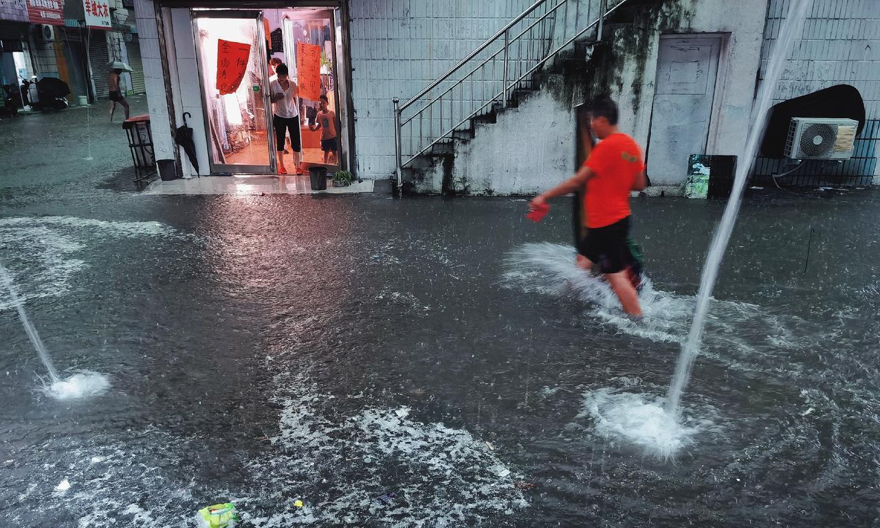 新一轮强降雨范围已定！今天夜间至7月28日天气，暴雨分布如下  第5张