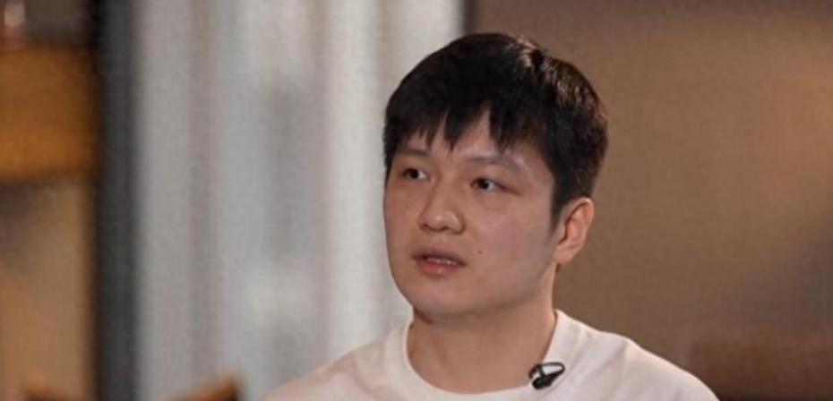 樊振东澄清与刘国梁关系，暂时不回国乒并说出原因！  第1张