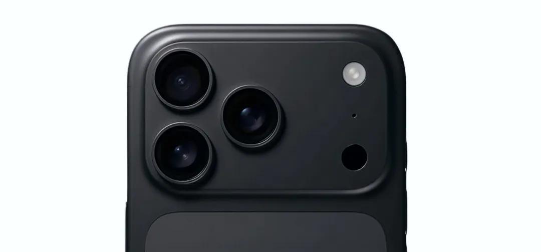 iPhone17Pro测试实机已经来了！户外测试已经被拍到  第3张