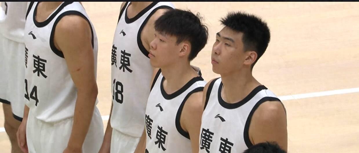 广东男篮爆发内讧！21岁小将和杜锋激烈争吵，球队最终惨遭逆转  第1张