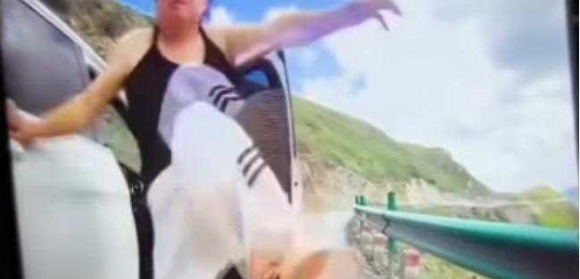 奔驰石头姐后续！完整记录仪曝光，样子很凶狠，目击摩友发声  第2张