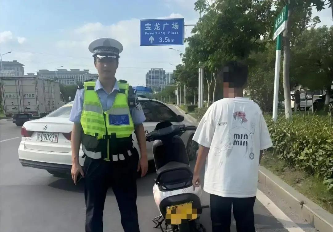 除了戴头盔，8月起，电动车、三轮车上路“3罚3禁”，处罚明确了  第2张