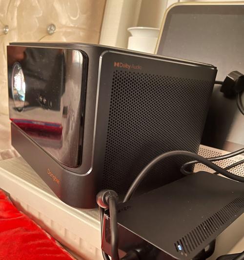 投影仪与智能电视哪个更适合您（比较两种产品的优缺点）  第3张