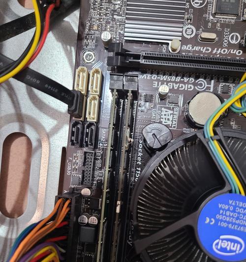 电脑主板上风扇接口的类型和使用方法详解（了解电脑主板上的风扇接口）  第1张