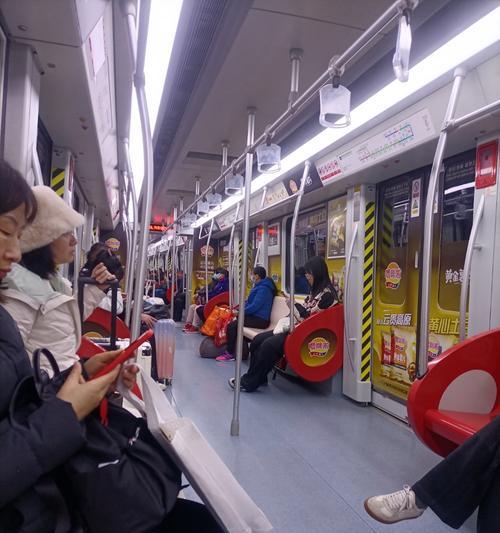 地铁上人们为何不玩手机？背后的心理因素是什么？  第3张