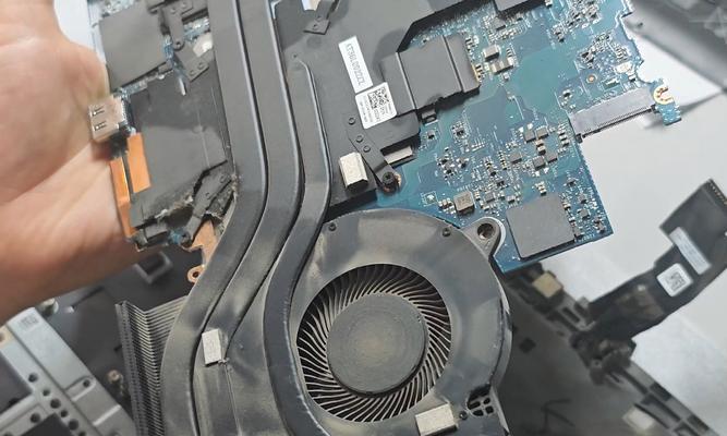 戴尔15r拆机清灰图文教程（手把手教你清理电脑内部）  第3张