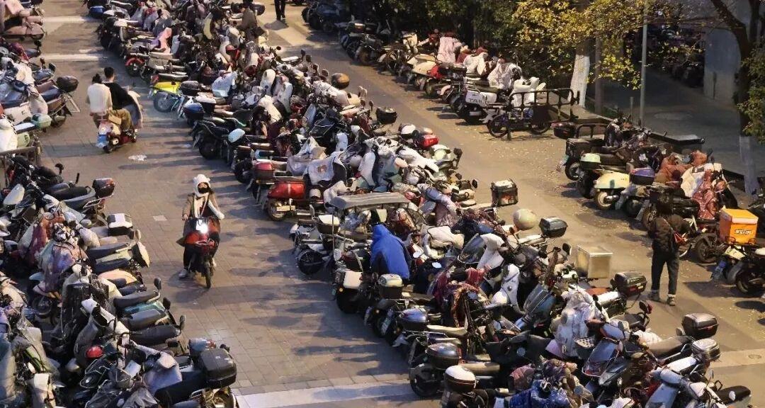 一辆电动车3000多元，1个月收入！国家级指示：叫停“乱查乱罚”  第2张